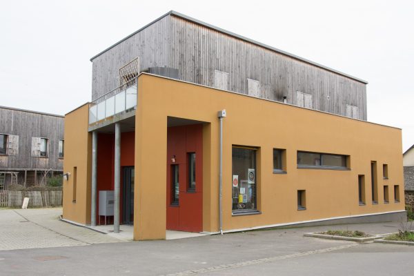 Tous les bâtiments communaux, comme la bibliothèque écorénovée, récupèrent l'eau de pluie pour les sanitaires.. Crédit Emilie Veyssié