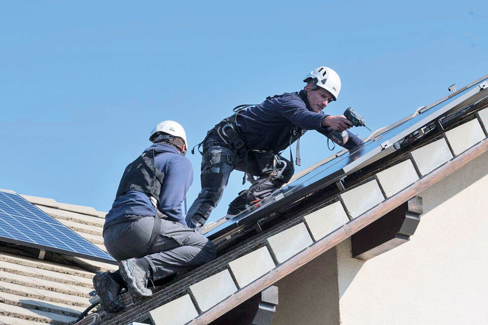 montage-credit montage-credit