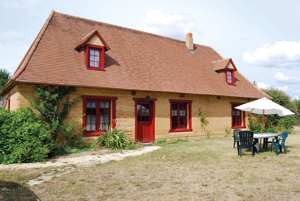 gite pise vue exterieure 2 -c- La ferme en terre gite pise vue exterieure 2 -c- La ferme en terre