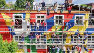 ufafabrik-people in-front-of-the-new-painted-facade-2020©ufafabrik ufafabrik-people in-front-of-the-new-painted-facade-2020©ufafabrik