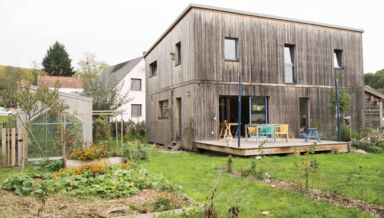 Ecoconstruire jardin facade sud et potager -c- Christophe Trehet Ecoconstruire jardin facade sud et potager -c- Christophe Trehet