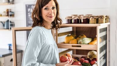 Marie devant garde manger Marie devant garde manger