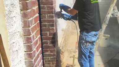 Rejointoiement mur chaux 1 © Six pieds sur terre Rejointoiement mur chaux 1 © Six pieds sur terre