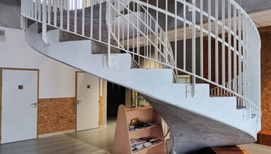 TERRITOIRE-154_3-reemploi-parquet-banquette-pied-escalier TERRITOIRE-154_3-reemploi-parquet-banquette-pied-escalier