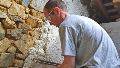 chaux chanvre projeté à la main - 2 © Pierre terre chaux maconnerie chaux chanvre projeté à la main - 2 © Pierre terre chaux maconnerie