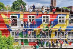 ufafabrik-people in-front-of-the-new-painted-facade-2020©ufafabrik ufafabrik-people in-front-of-the-new-painted-facade-2020©ufafabrik