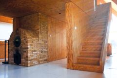 maison Ionna Vautrin - escalier et poele de masse © Christophe Trehet maison Ionna Vautrin - escalier et poele de masse © Christophe Trehet