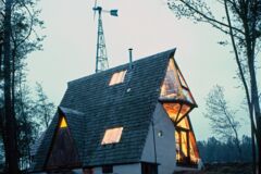 1 © Luc Schuiten - La maison Orejona et son éolienne 1 © Luc Schuiten - La maison Orejona et son éolienne