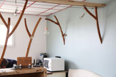 une chaise en lampe KF5A8419 une chaise en lampe KF5A8419