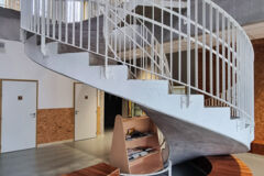 TERRITOIRE-154_3-reemploi-parquet-banquette-pied-escalier
