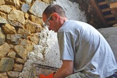 chaux chanvre projeté à la main - 2 © Pierre terre chaux maconnerie chaux chanvre projeté à la main - 2 © Pierre terre chaux maconnerie